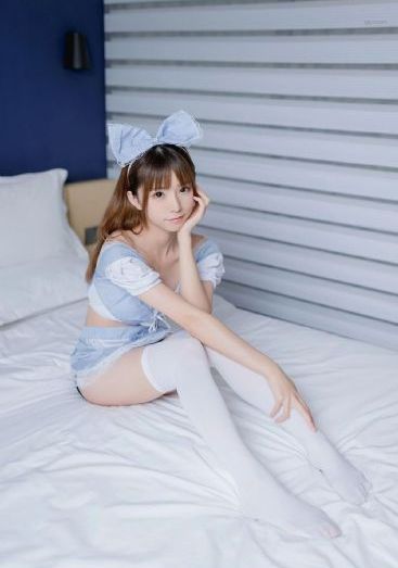 欧美比基尼内衣薄透款_高清完整版
